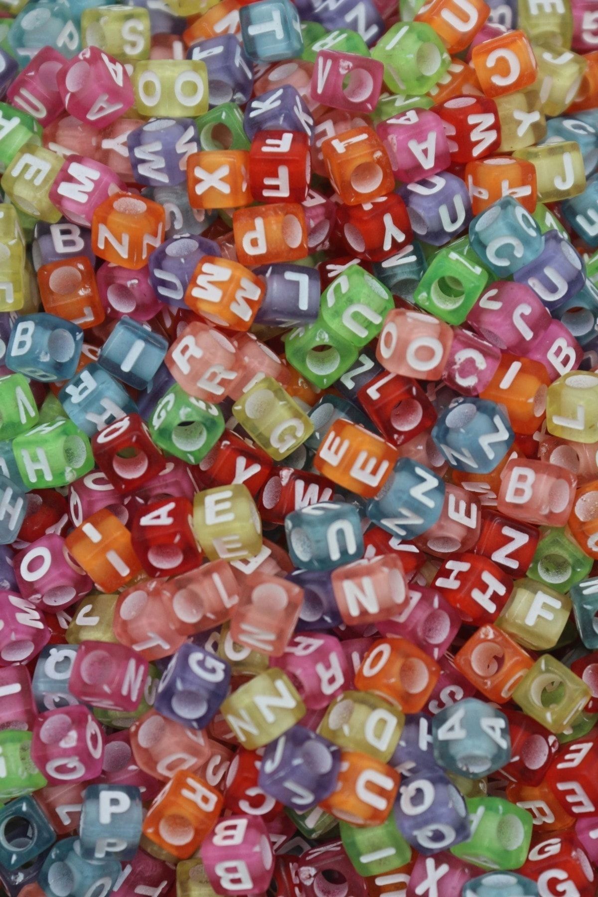 Şeffaf Renkli Plastik Küp Harf Boncuk - 6x6mm - Takı Boncuğu - 10 Gram ~70 Adet