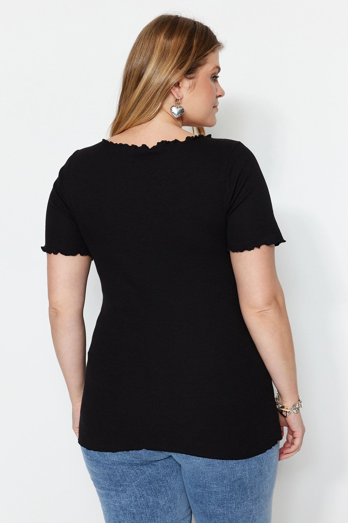 Trendyol Curve-Schwarze, gerippte, gestrickte Plus-Size-Bluse mit Rundhalsausschnitt TBBSS23BF00010 5