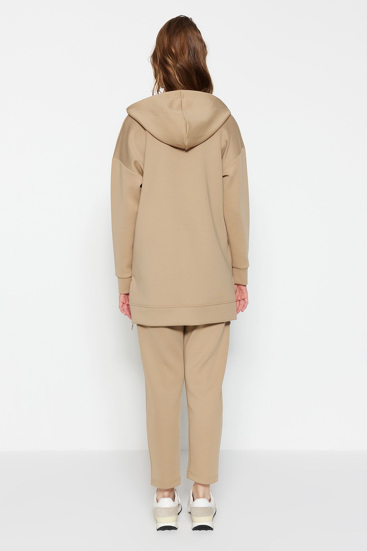 Trendyol Modest-Übergroßes Trainingsanzug-Set in Beige mit weicher Scuba-Struktur und Reißverschluss, TCTSS23EN00005 8