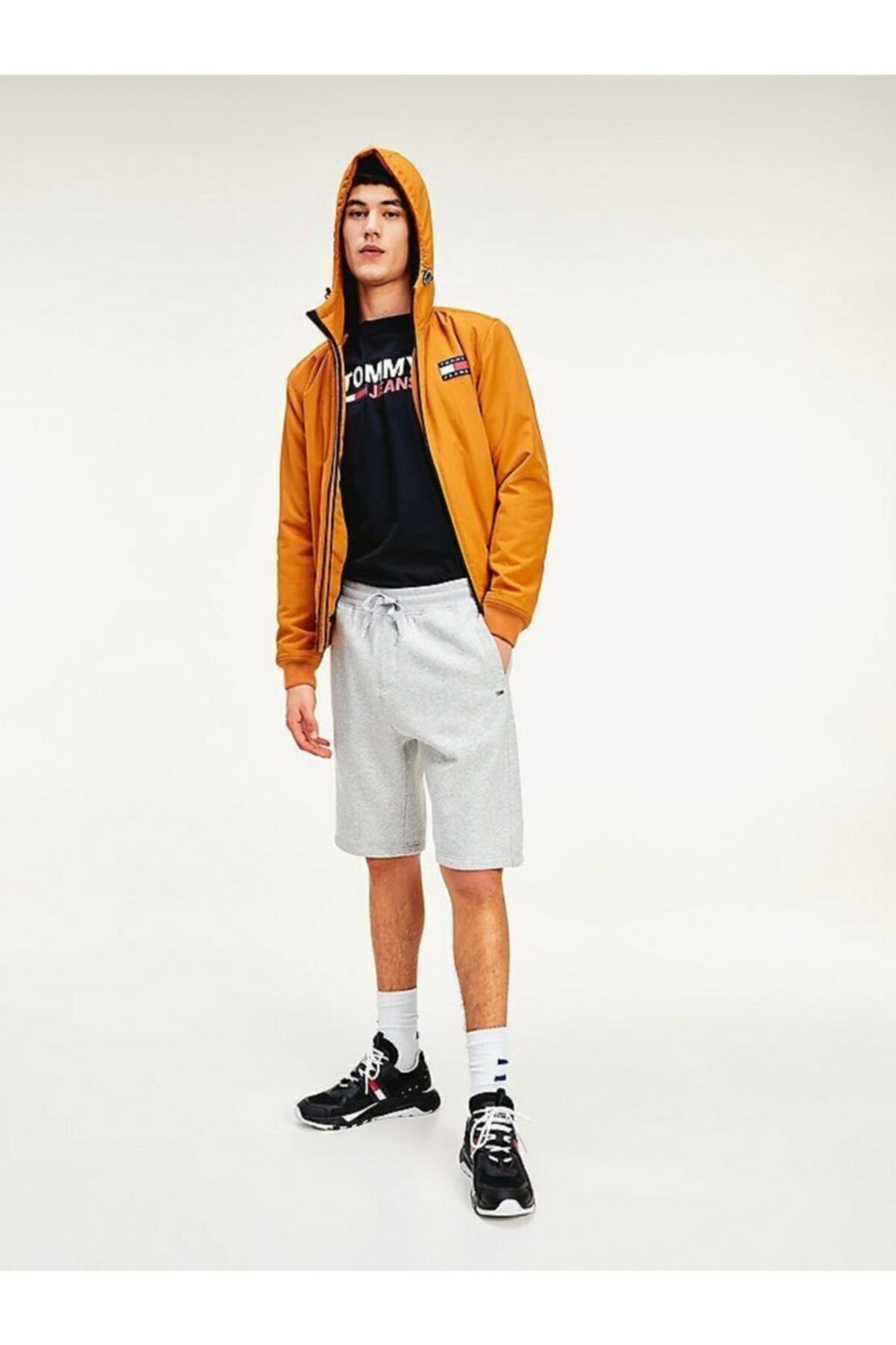 تیشرت مردانه مشکی تامی هیلفیگر | DM0DM07843 اورجینال - تصویر 2