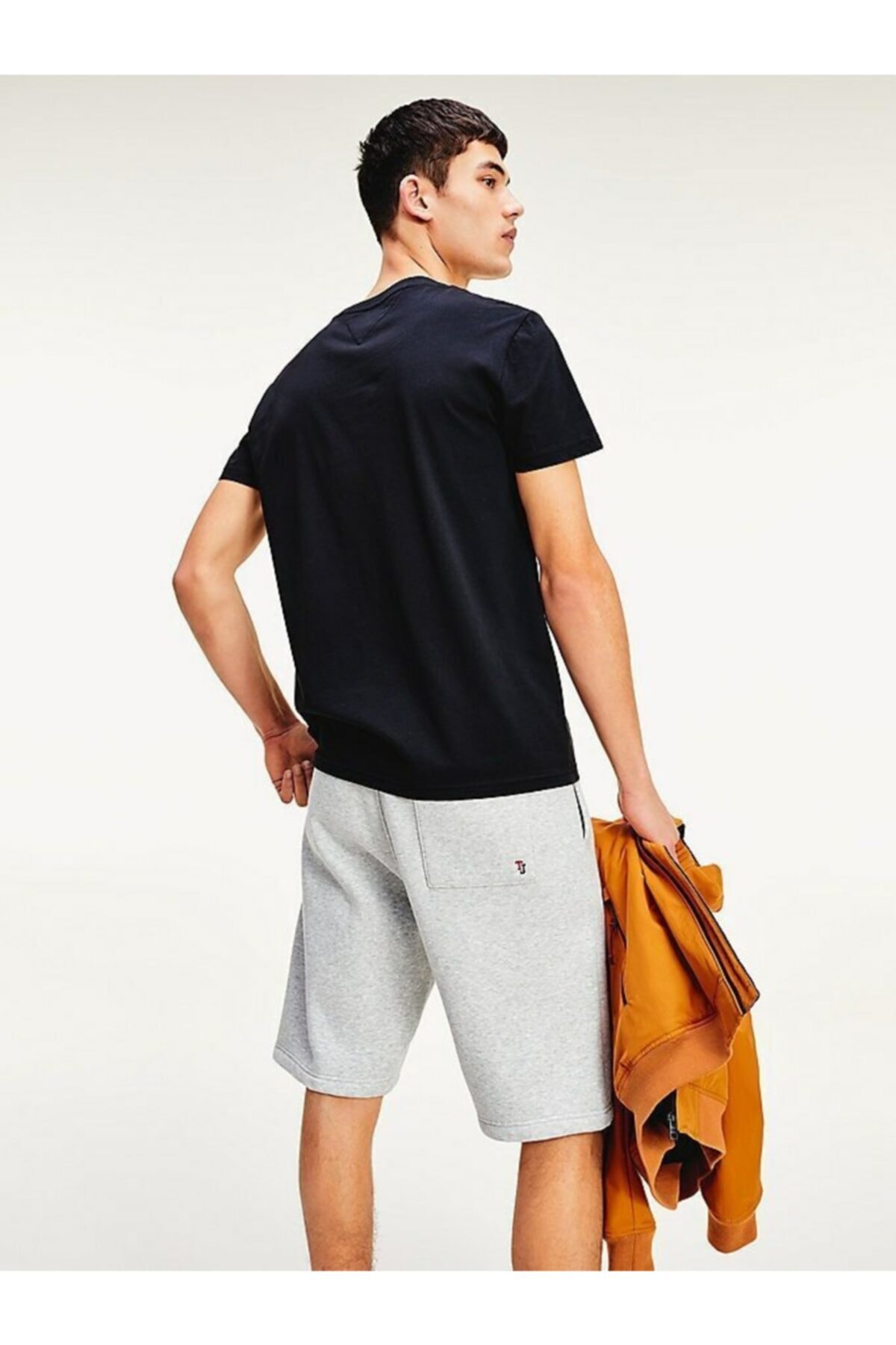 تیشرت مردانه مشکی تامی هیلفیگر | DM0DM07843 اورجینال - تصویر 3