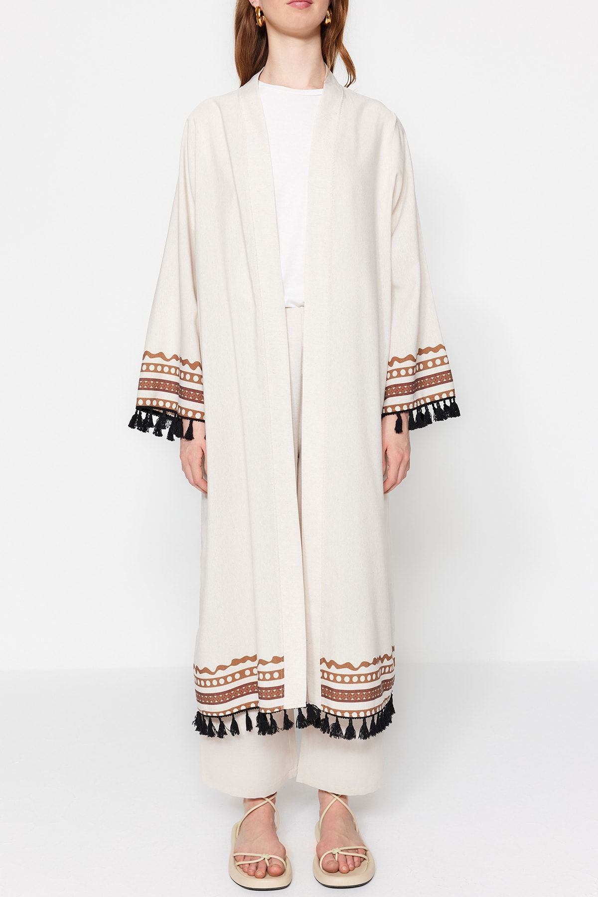 Trendyol Modest Bej Etnik Desenli Pamuk Karışımlı Uzun Dokuma Kimono &amp; Kaftan TCTSS23KK00012 RN11214