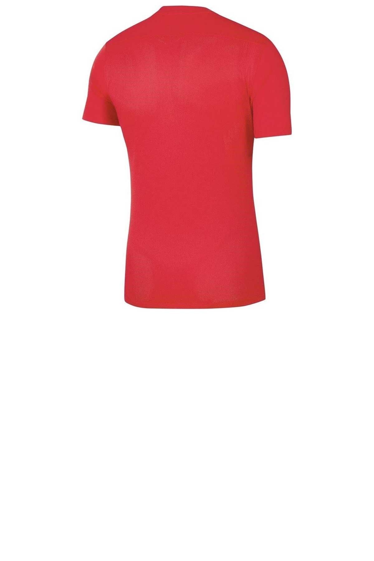Green and red nike shirt 2025