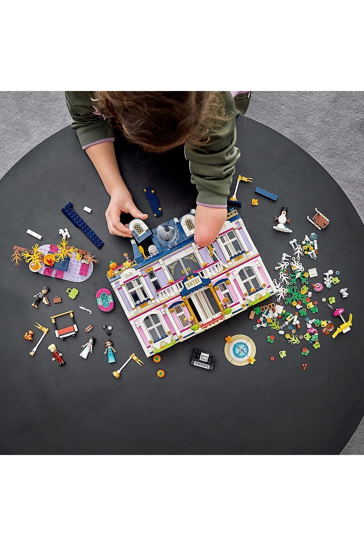 ® هتل بزرگ فرندز هارتلیک سیتی ۴۱۶۸۴ – عروسکهای مینی اِما، استفانی، ریور و آملیا