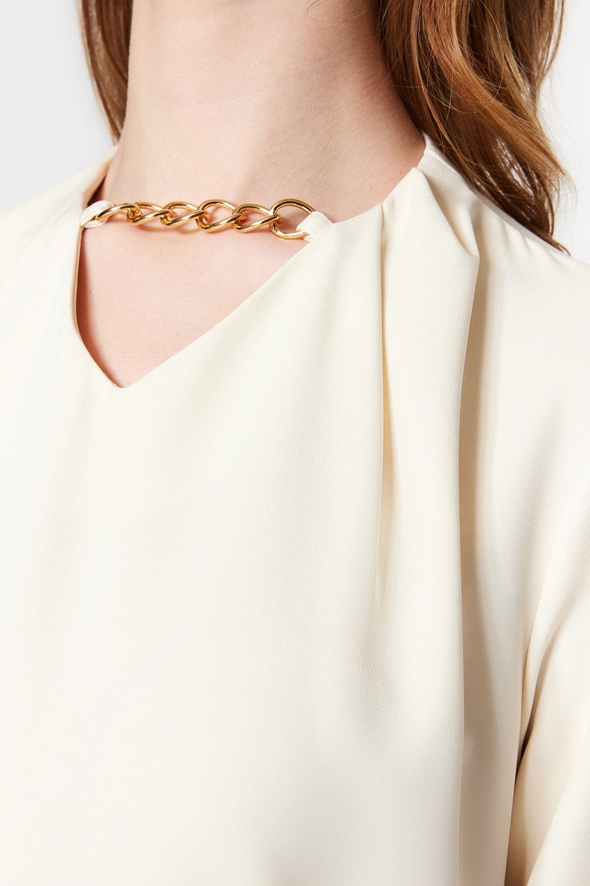 Trendyol Modest-Βραδινό φόρεμα κρεπ Ecru Nu A-Line με αξεσουάρ κολιέ TCTSS23DB00023 3