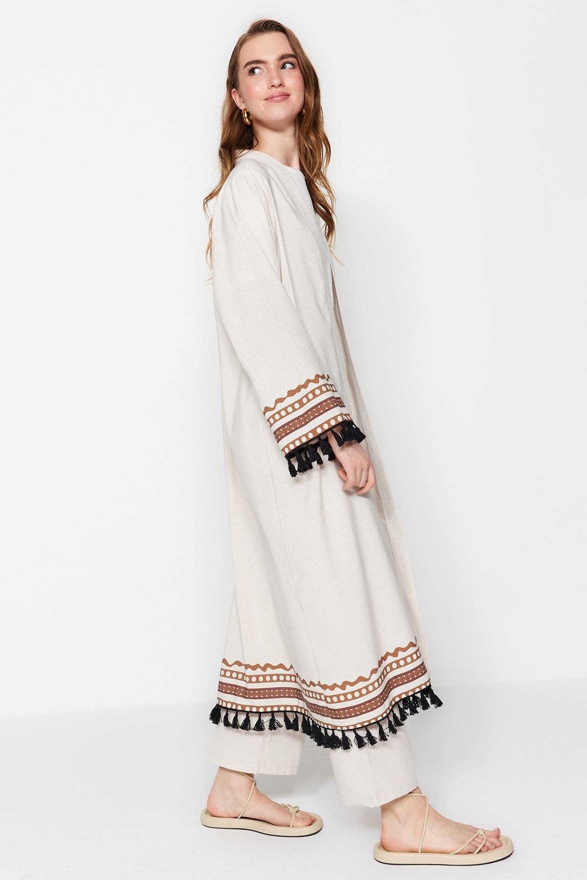 Trendyol Modest Bej Etnik Desenli Pamuk Karışımlı Uzun Dokuma Kimono &amp; Kaftan TCTSS23KK00012 RN11214