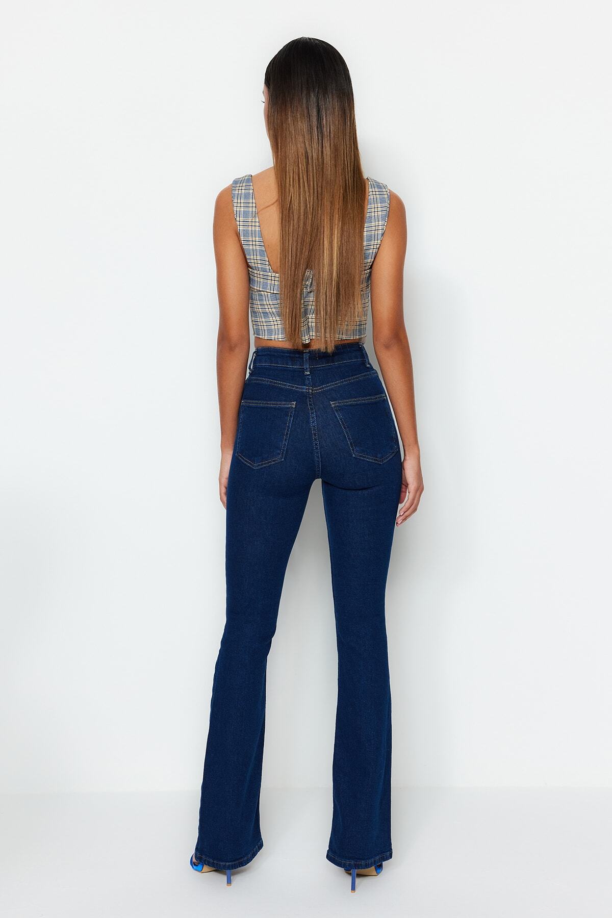 Trendyol Collection-Sötétkék, strapabíró, magas derekú, kiszélesedő farmernadrág TWOSS23JE00063 6