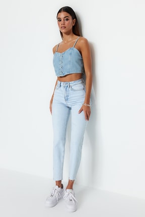 TRENDYOLMİLLA A&ccedil;ık Mavi Y&uuml;ksek Bel Slim Mom Jeans TWOSS23JE00094