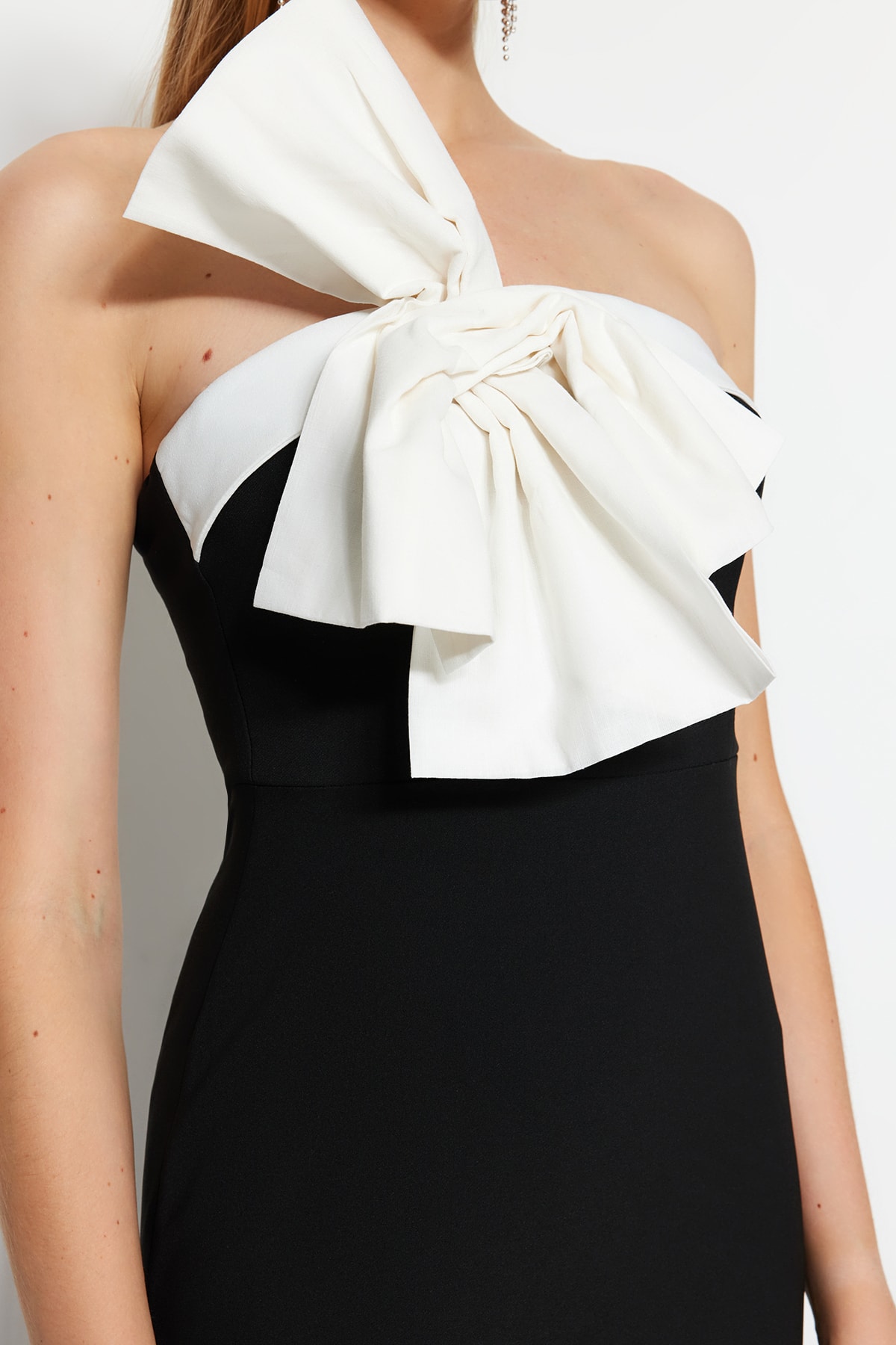 ruffled off the shoulder dress Gold Off-shoulder Satin A-line Horsehair Formal Host Gown Size:8''x 6'' (20 Pack) Open Back Halter Dresses COUNT-84