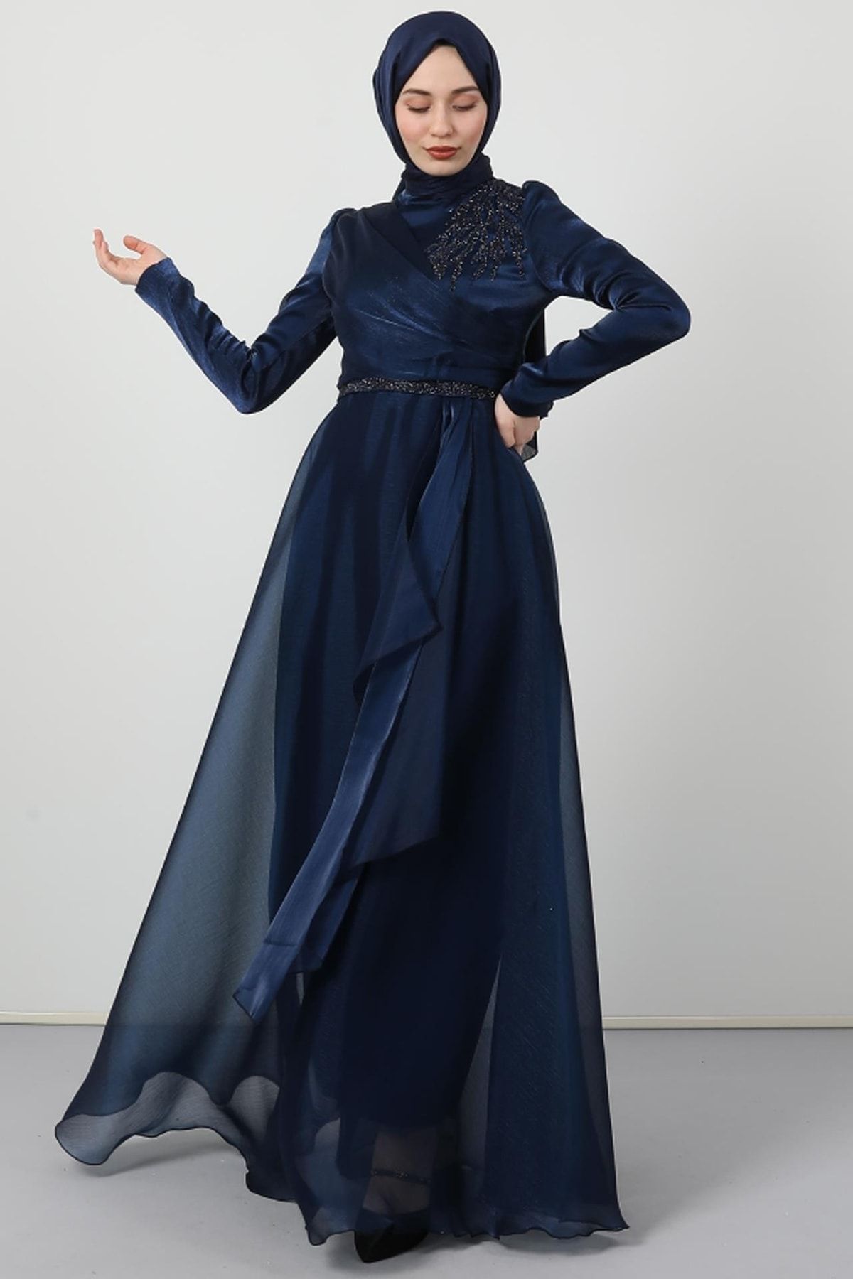 Gala dinner store dress hijab
