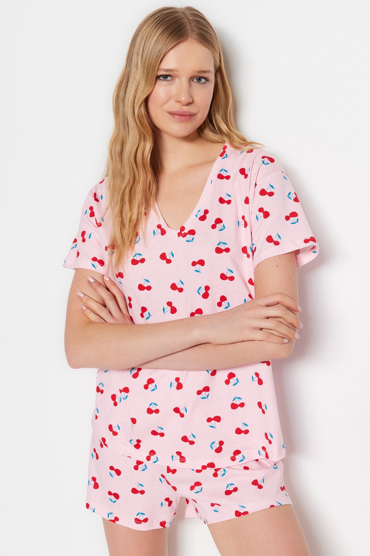 TRENDYOLMİLLA Açık Pembe Kiraz Desenli Pamuklu T-shirt-Şort Örme Pijama Takımı THMSS23PT00013