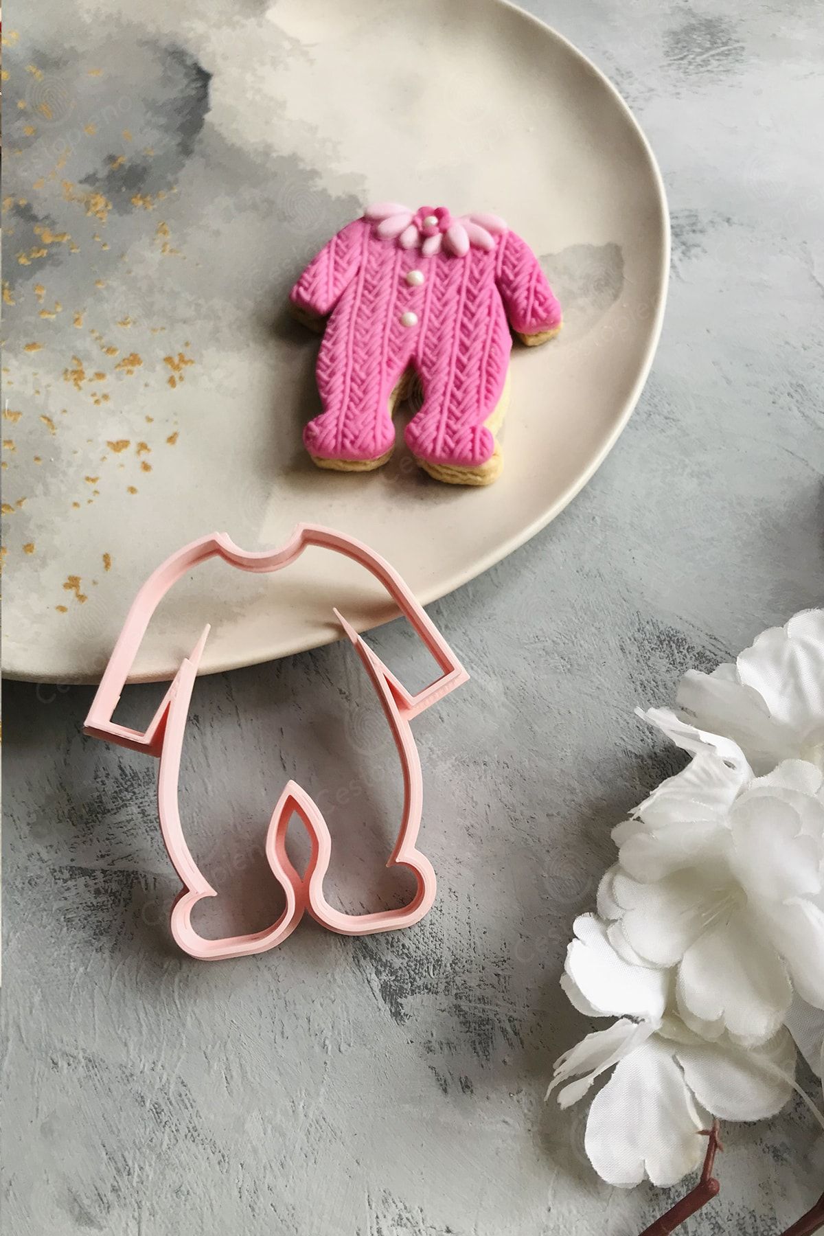 CESTOP ENO Pink Jumpsuit Dough Shaper Cookie Mold