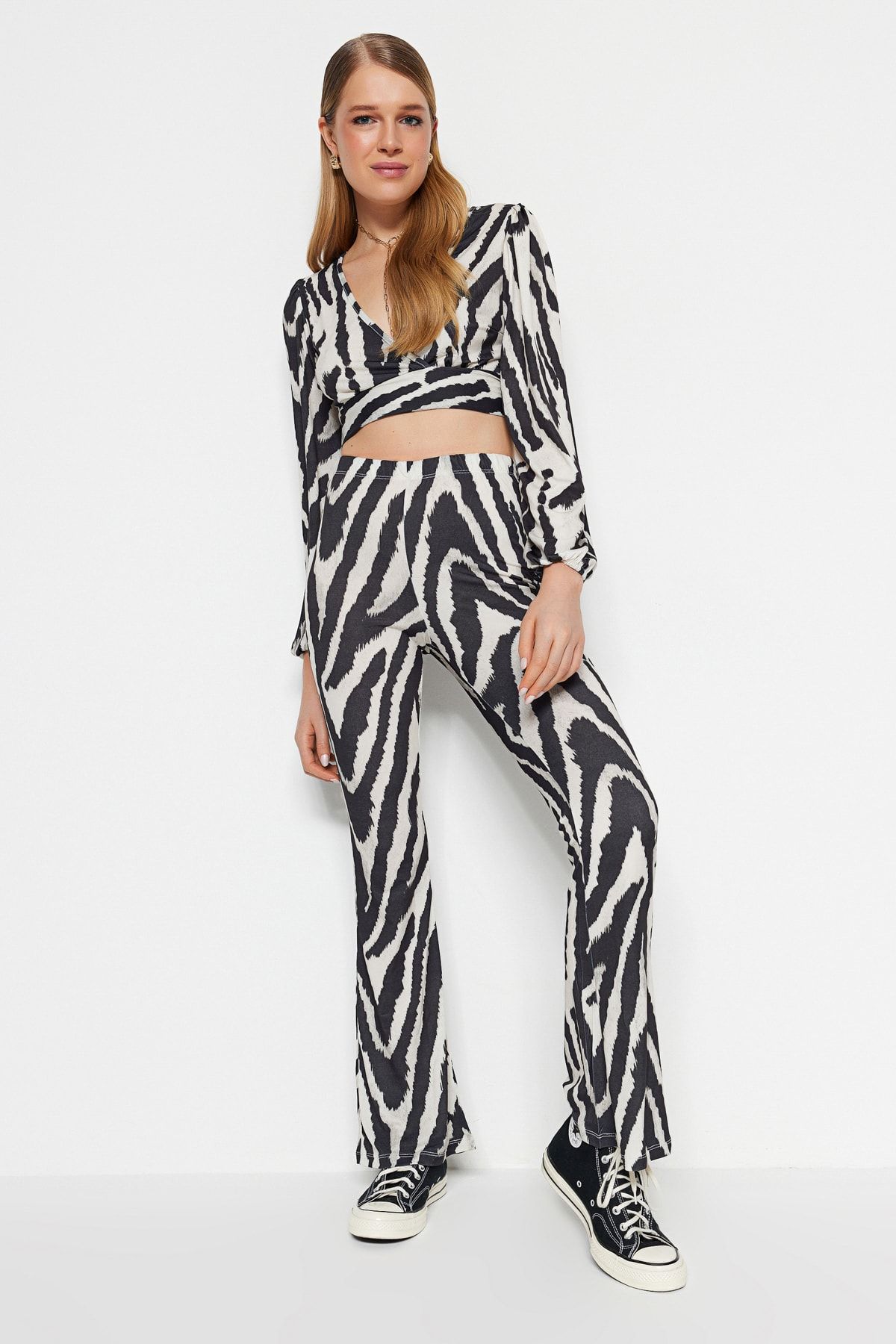 Trendyol Collection Hose Schwarz Flared