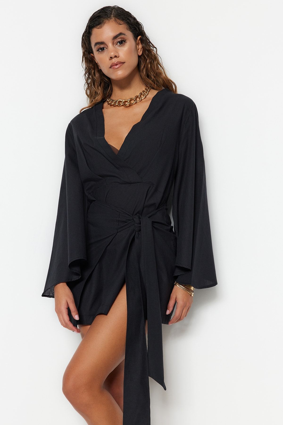 Trendyol Collection-Schwarzes, gewebtes, ausgestelltes Mini-Strandkleid aus Baumwolle mit Schnürung TBESS21EL3208 2