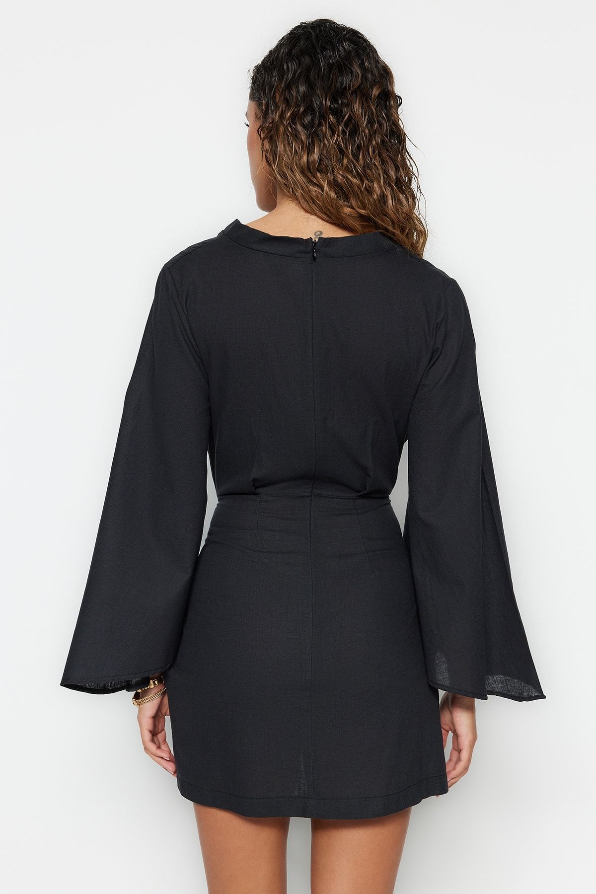 Trendyol Collection-Schwarzes, gewebtes, ausgestelltes Mini-Strandkleid aus Baumwolle mit Schnürung TBESS21EL3208 6