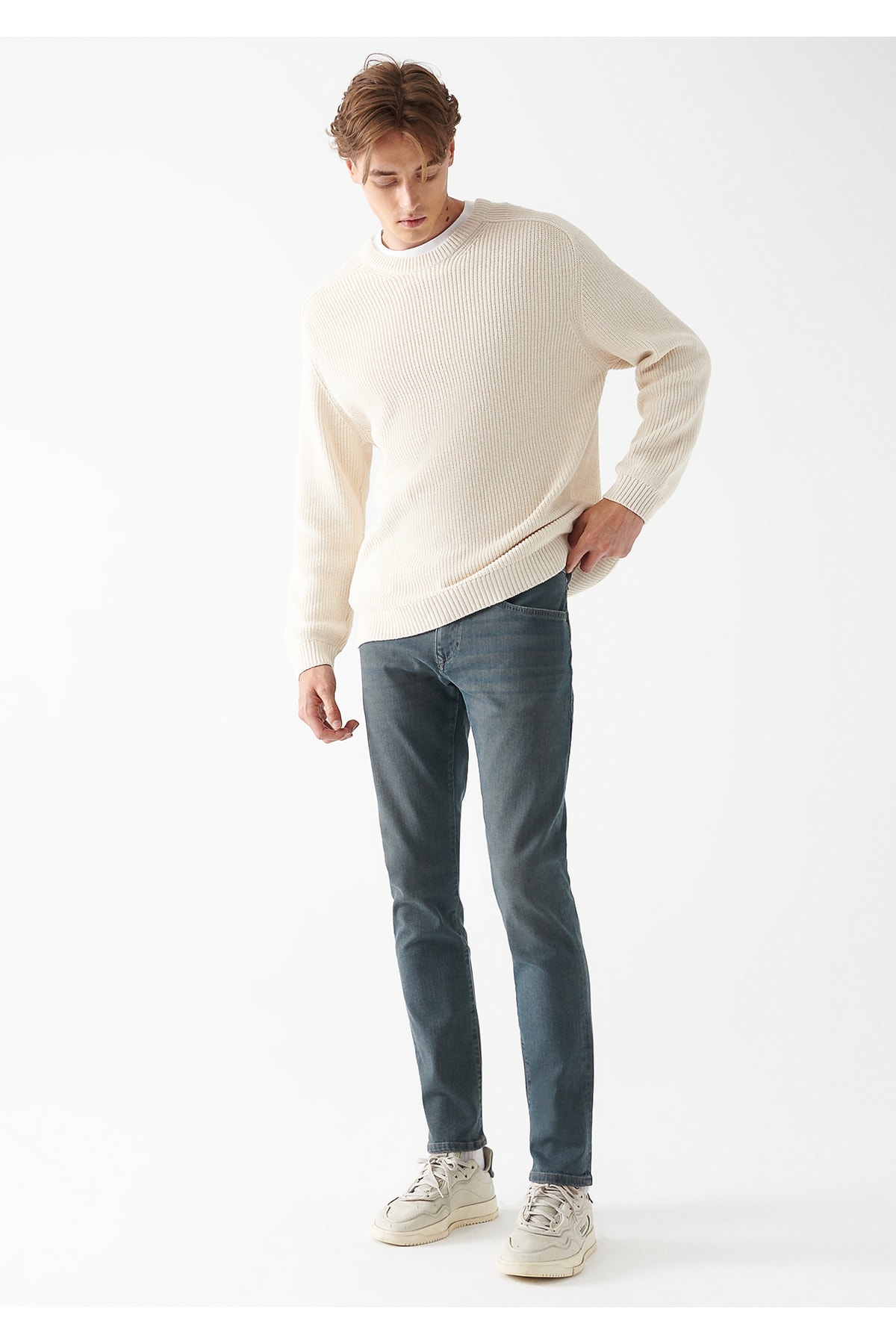 شلوار ماوی جین آبی  پاچه تنگ و کمر استاندارد مدل مارکوس ترک MAVI