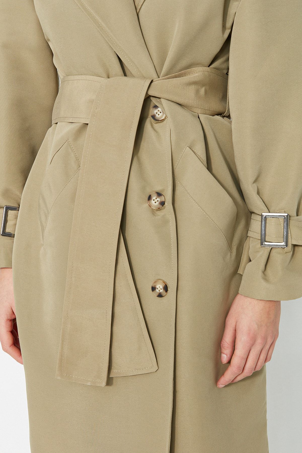 Trendyol Collection-Wodoodporny, długi, oversize'owy trencz z paskiem - jasny khaki Twoss21Tr0005 6