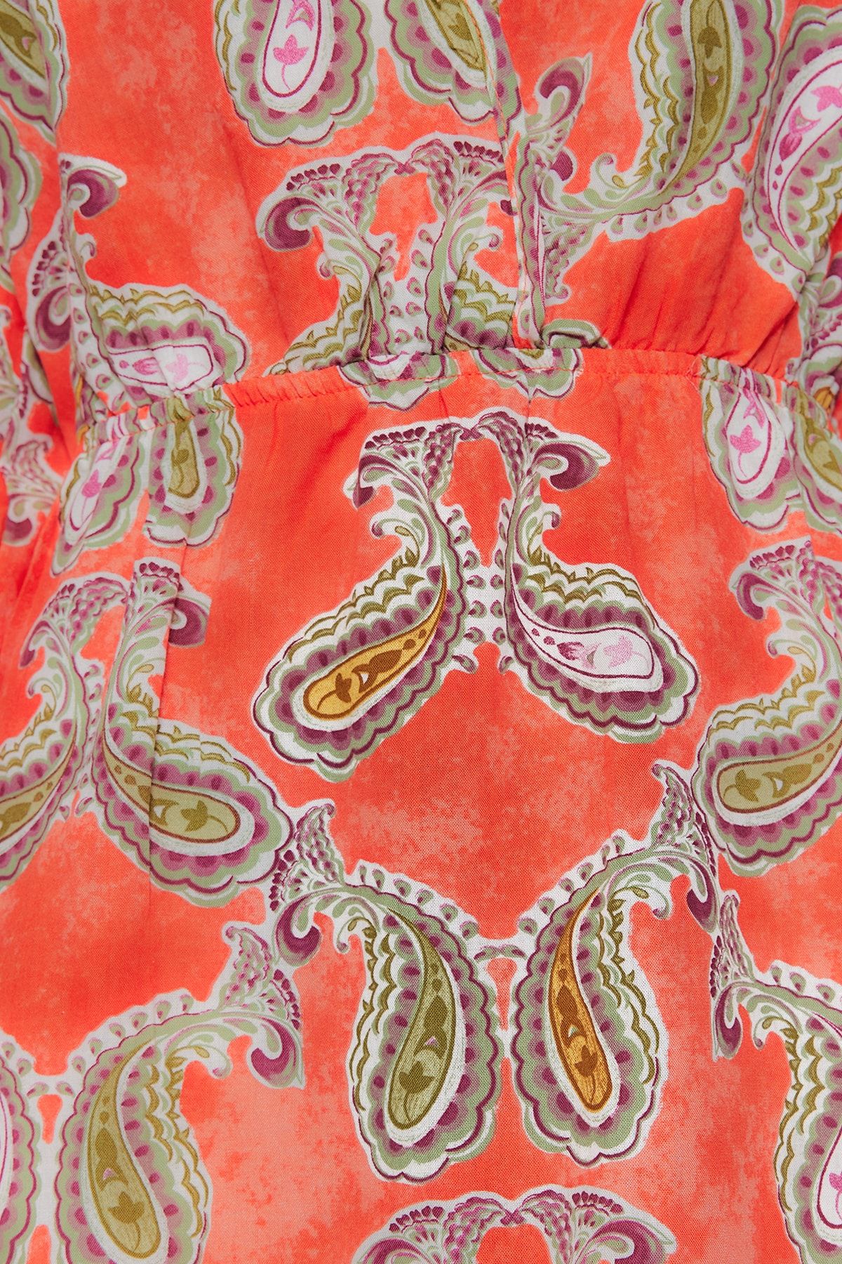 Trendyol Collection-Gewebtes, gerüschtes Mini-Strandkleid aus 100 % Baumwolle mit Paisley-Muster TBESS23EL00028 5