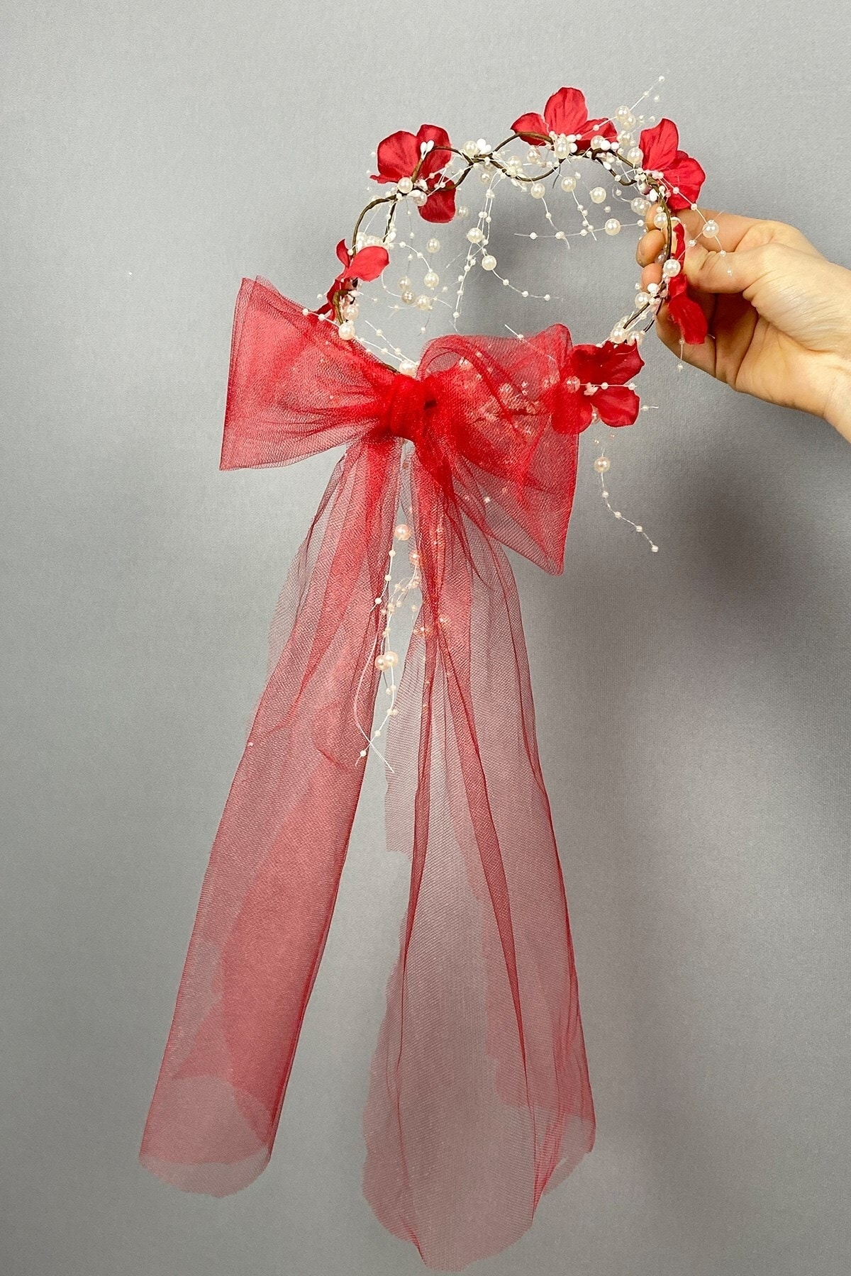 Bride Aksesuar Dünyası Nedime Tacı Kırmızı Uzun Fiyonklu Ortanca Çiçekli Özel Tasarım Gelin Kına Dış Çekim Tacı – Saç Bandı