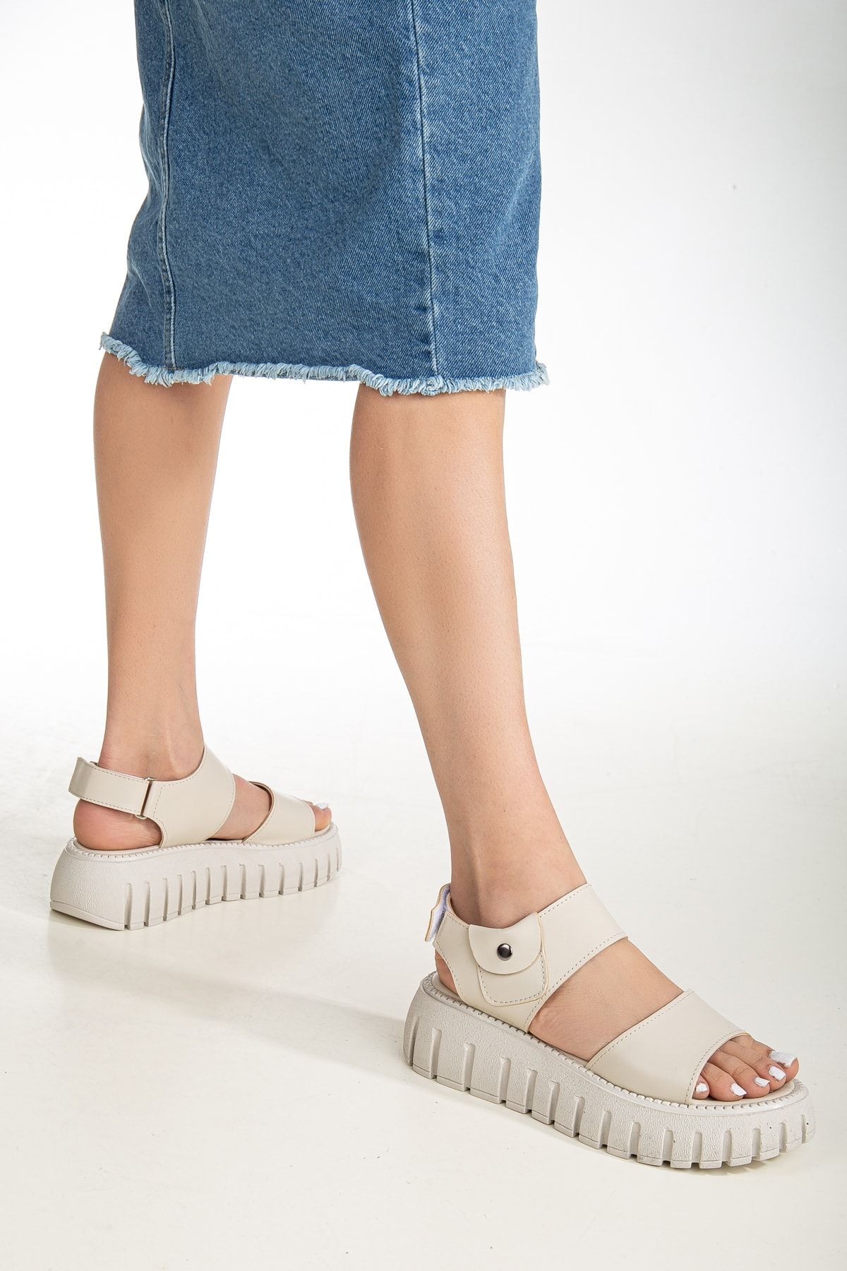 M SS Z L F Sandals Beige