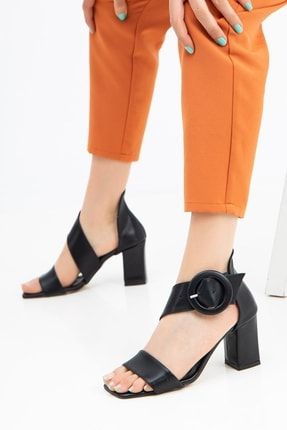 Kalın Tokalı Cilt Tek Bant Siyah Kadın Topuklu Sandalet 120-300-CILT