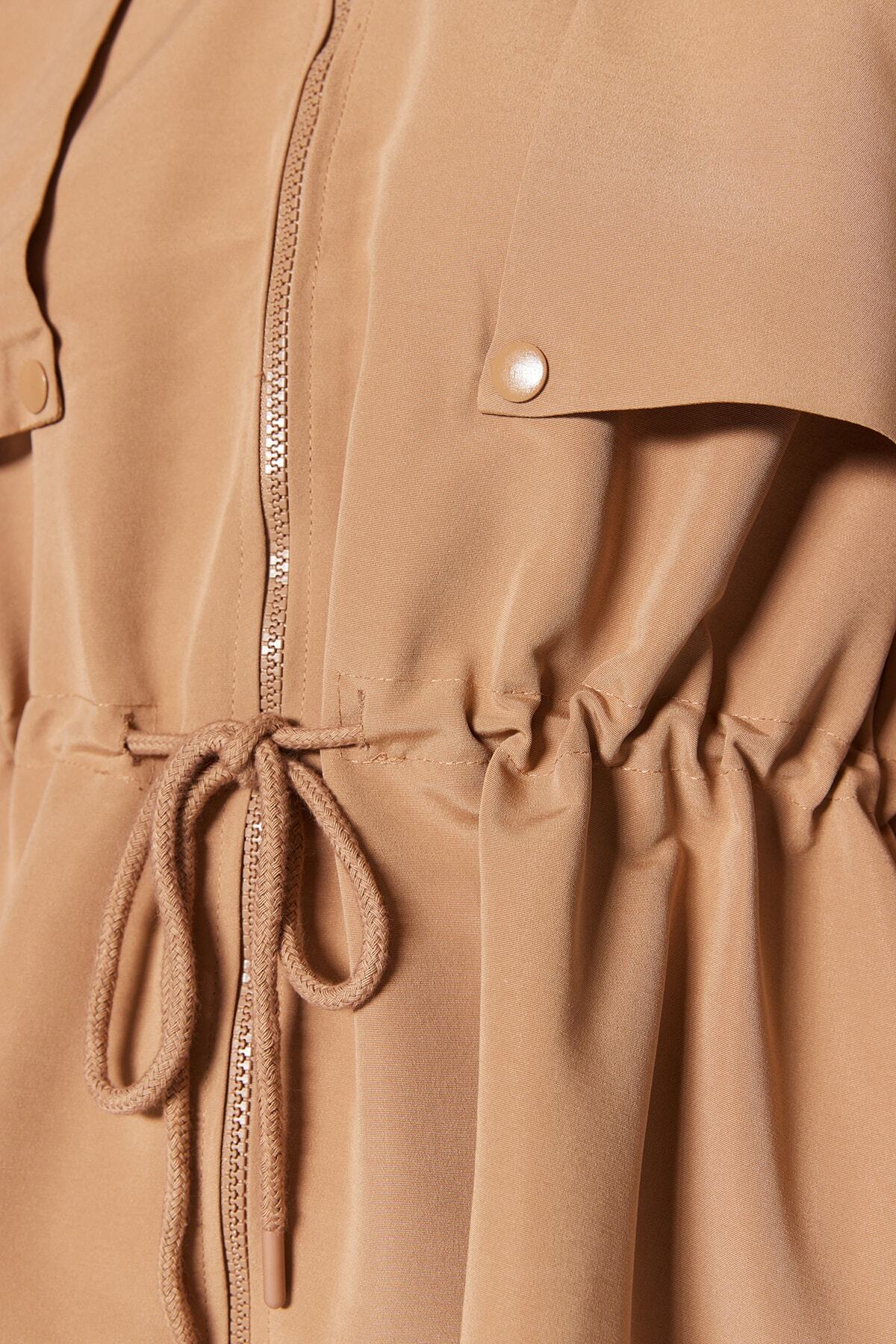 Trendyol Collection-Trenčkot Camel Oversize s kapucí TWOAW23TR00011 5