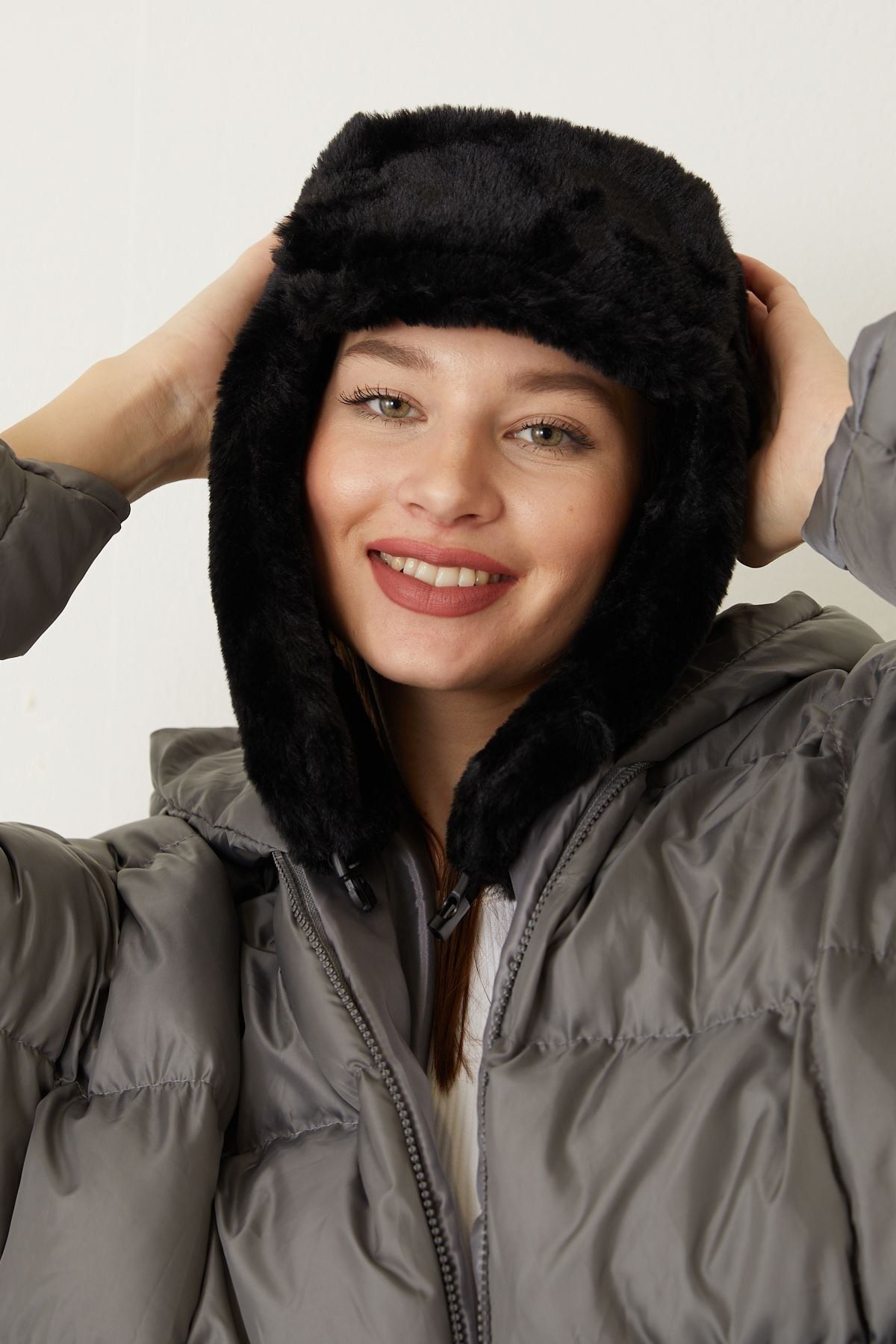 Kulaklı Peluş Bere-siyah