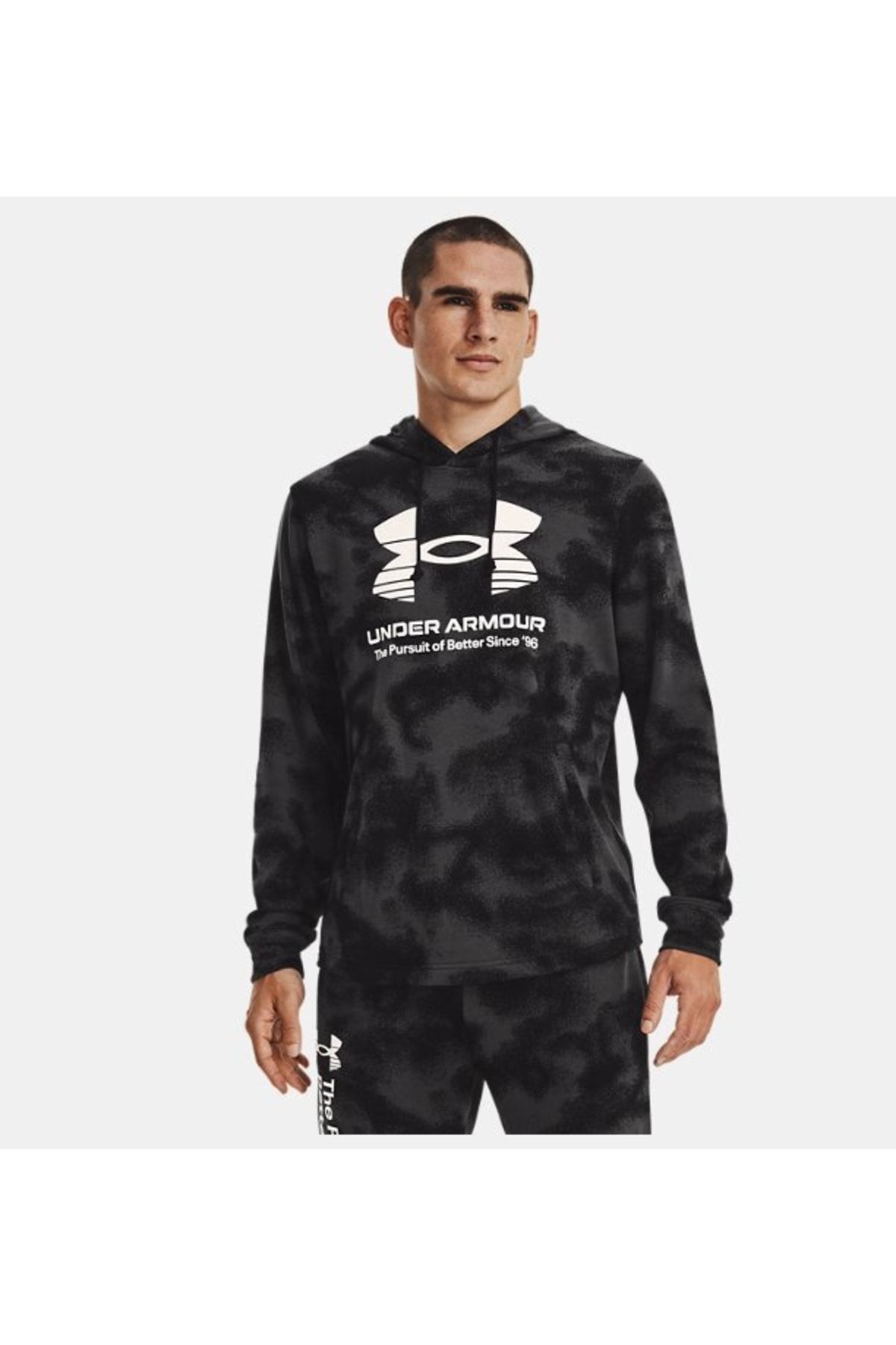 سویشرت ورزشی مشکی مردانه رقیب UA تری هود شده در بالا 1377185 001 Under Armour