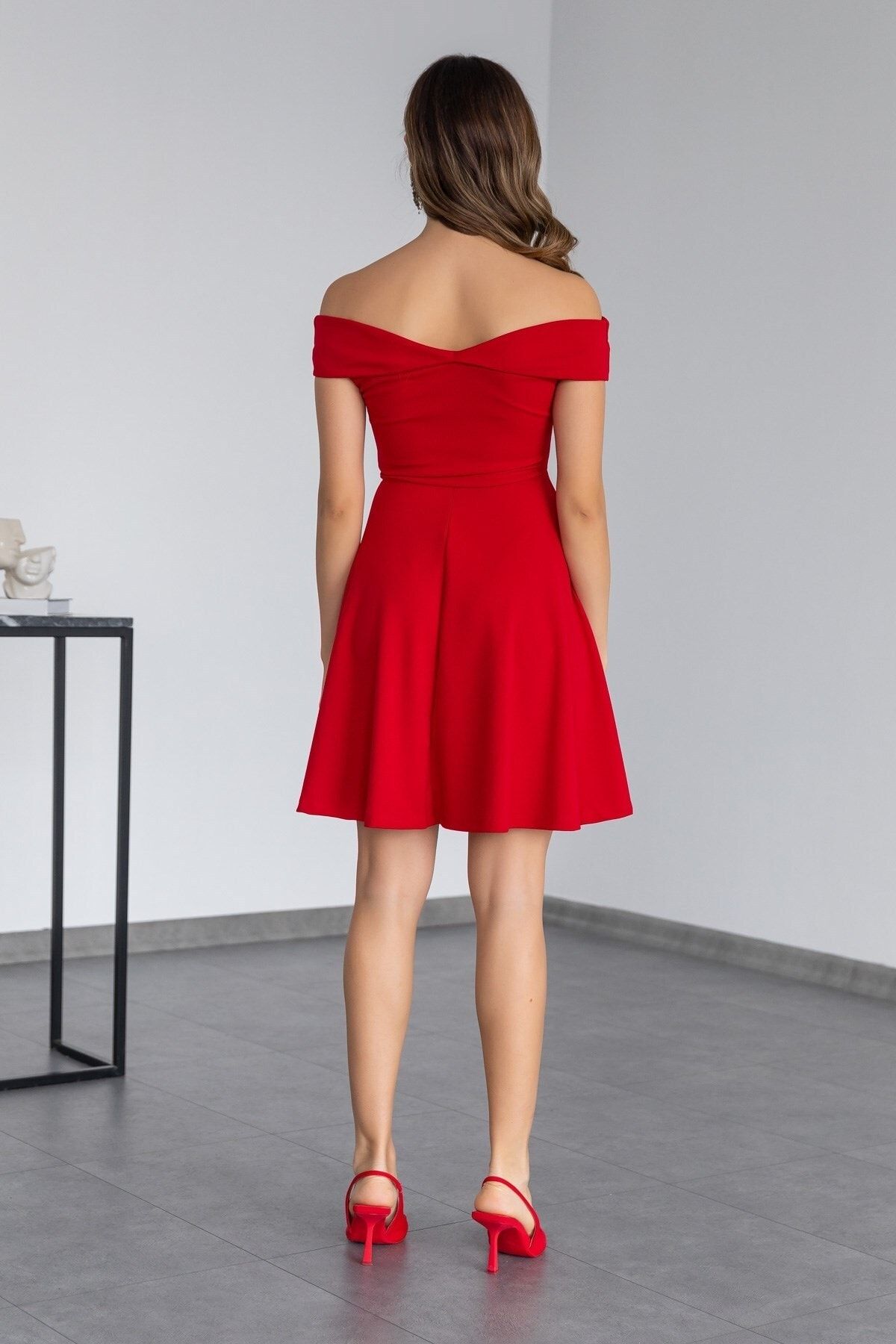 vuvutasarım-Flexibles Scuba-Crêpe-Stoff mit Madonna-Ausschnitt, kurzes rotes Abendkleid, Abschlusskleid 079 3