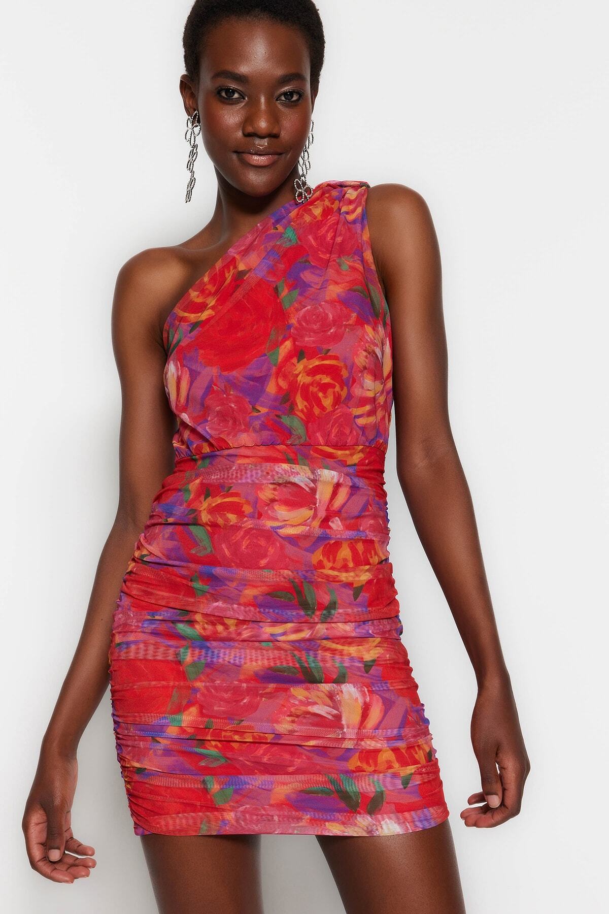 Trendyolmilla  Çok Renkli Astarlı Vücuda Oturan Çiçek Desenli Kısa Şık Abiye Gece Mezuniyet Elbisesi TPRSS23EL00363 - Görsel 8