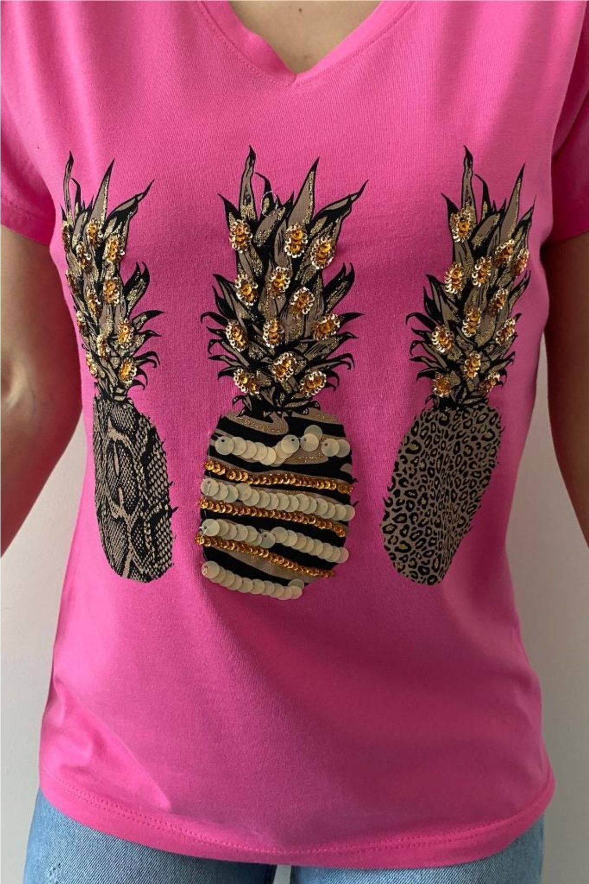 FEMELLE Women s V Neck Sequined Pineapple T shirt