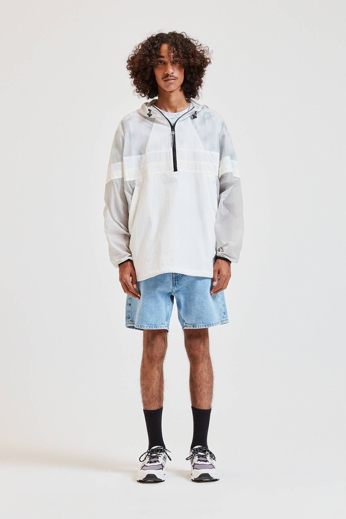 Pull Bear Erkek Beyaz Seffaf Blok Renkli Kanguru Mont 09710536 Trendyol