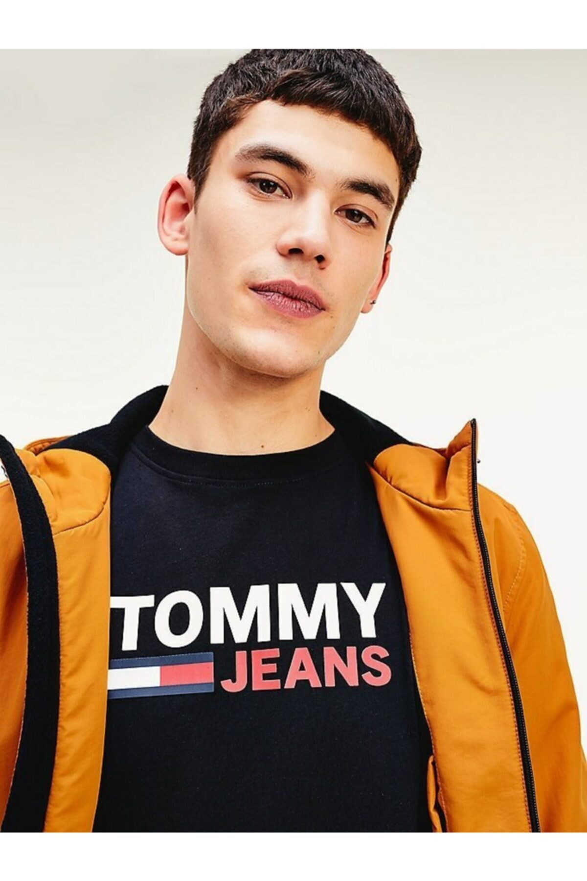 تیشرت مردانه مشکی تامی هیلفیگر | DM0DM07843 اورجینال - تصویر 4