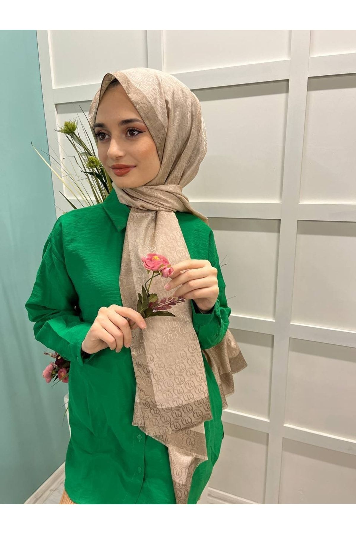 Hint İpek-Ipekyolu Scarf Foundation Monogram Shawl 3