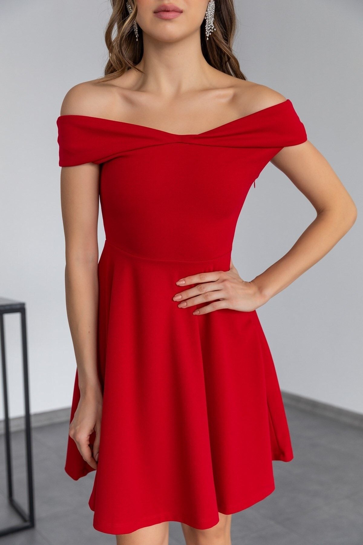 vuvutasarım-Flexibles Scuba-Crêpe-Stoff mit Madonna-Ausschnitt, kurzes rotes Abendkleid, Abschlusskleid 079 2