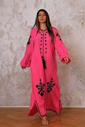 Kadın Pembe Ottoman Nakışlı Püsküllü Yırtmaçlı Ucu Trimli Uzun Elbise EUWONP2842
