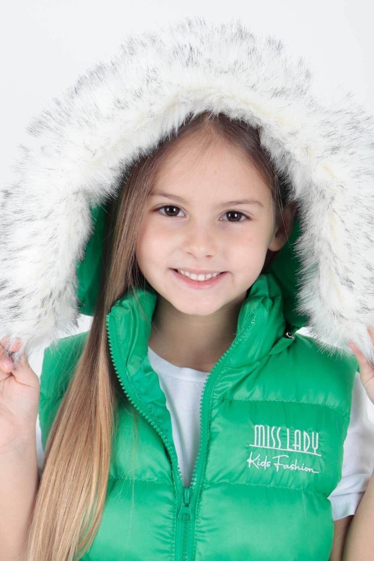 AHENG M Girl s Hooded Trend Fur Puffer Vest Ak215657 Trendyol