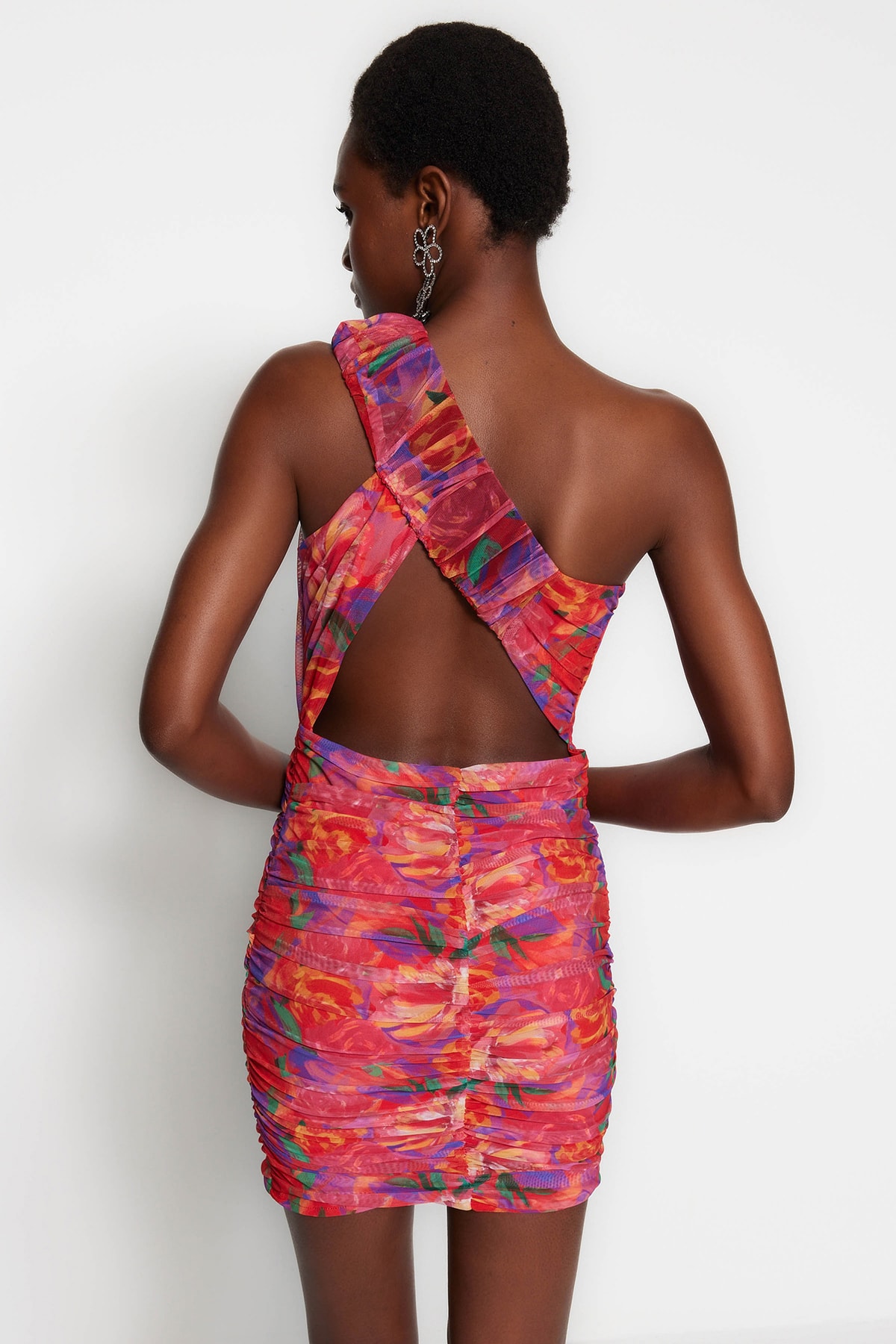 Trendyolmilla  Çok Renkli Astarlı Vücuda Oturan Çiçek Desenli Kısa Şık Abiye Gece Mezuniyet Elbisesi TPRSS23EL00363 - Görsel 10