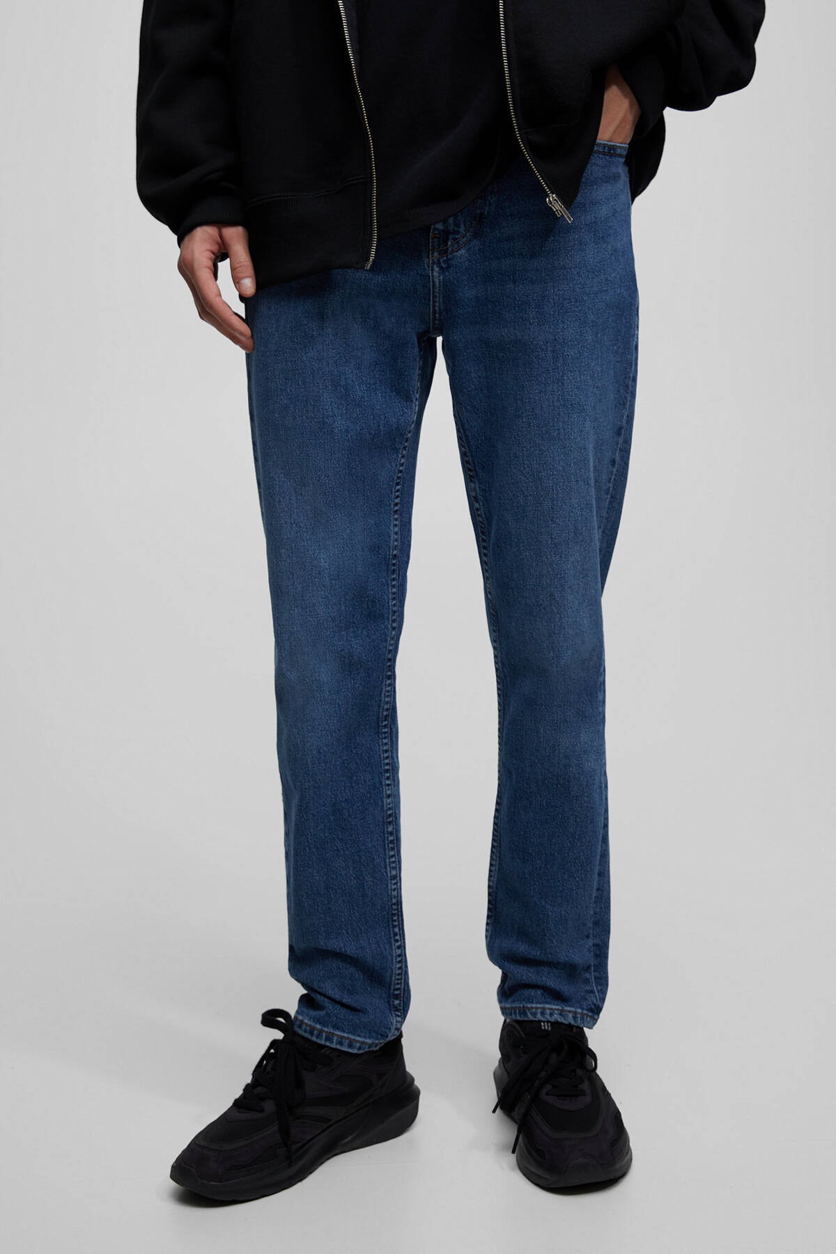 Pull & Bear Tapered Fit Jean