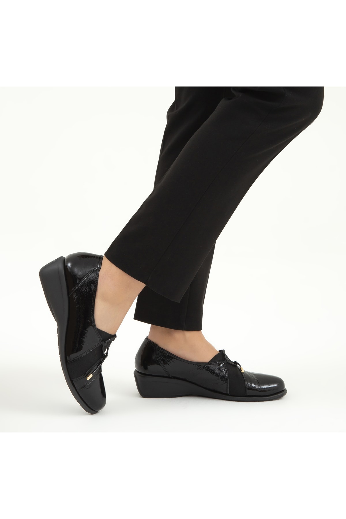 ریلکس آناتومیک کفشهای راحتی زنانه وگان مشکی ریلکس آناتومیک کفشهای راحتی زنانه وگان مشکی