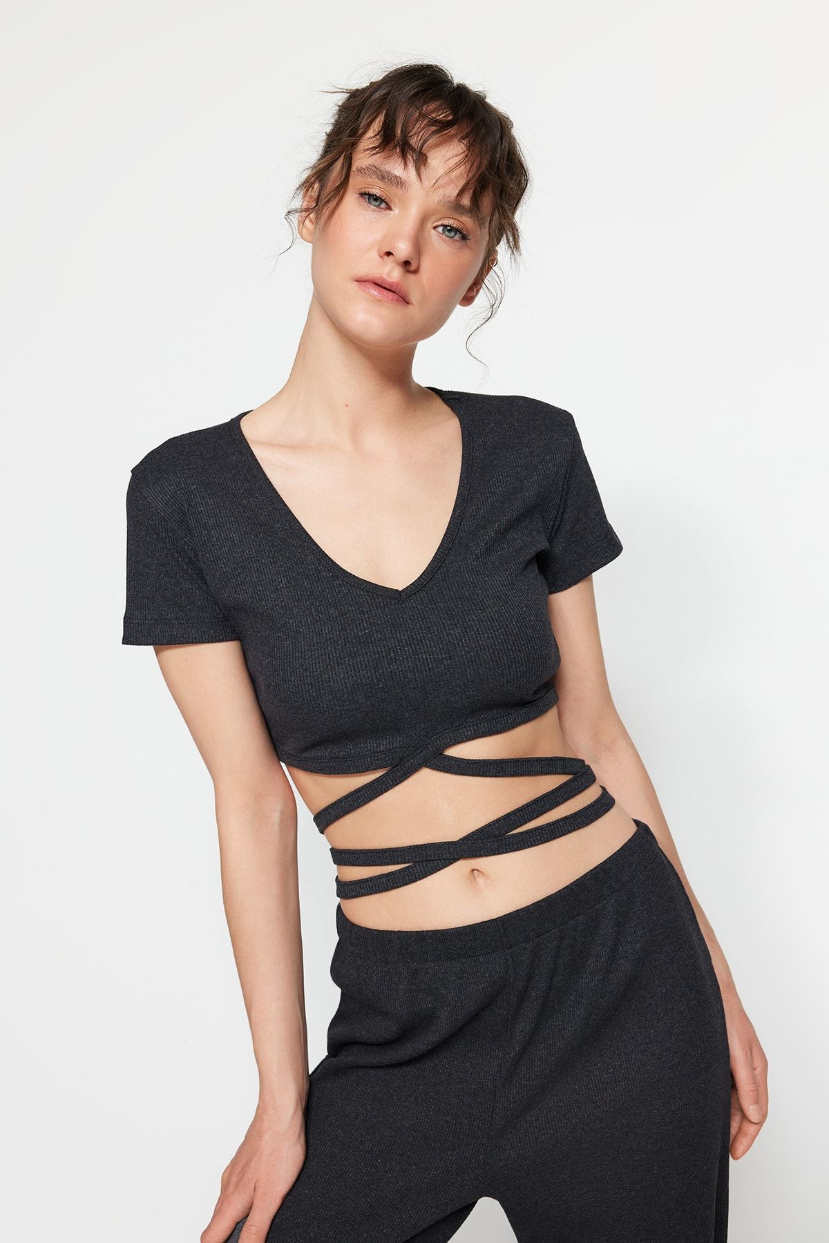 Trendyol Collection Bluse Grau Figurbetont YB8131