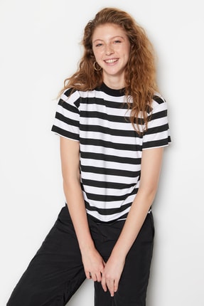 TRENDYOLMİLLA Siyah Beyaz Çizgili Basic Dik Yaka Örme T-Shirt TWOSS21TS1204