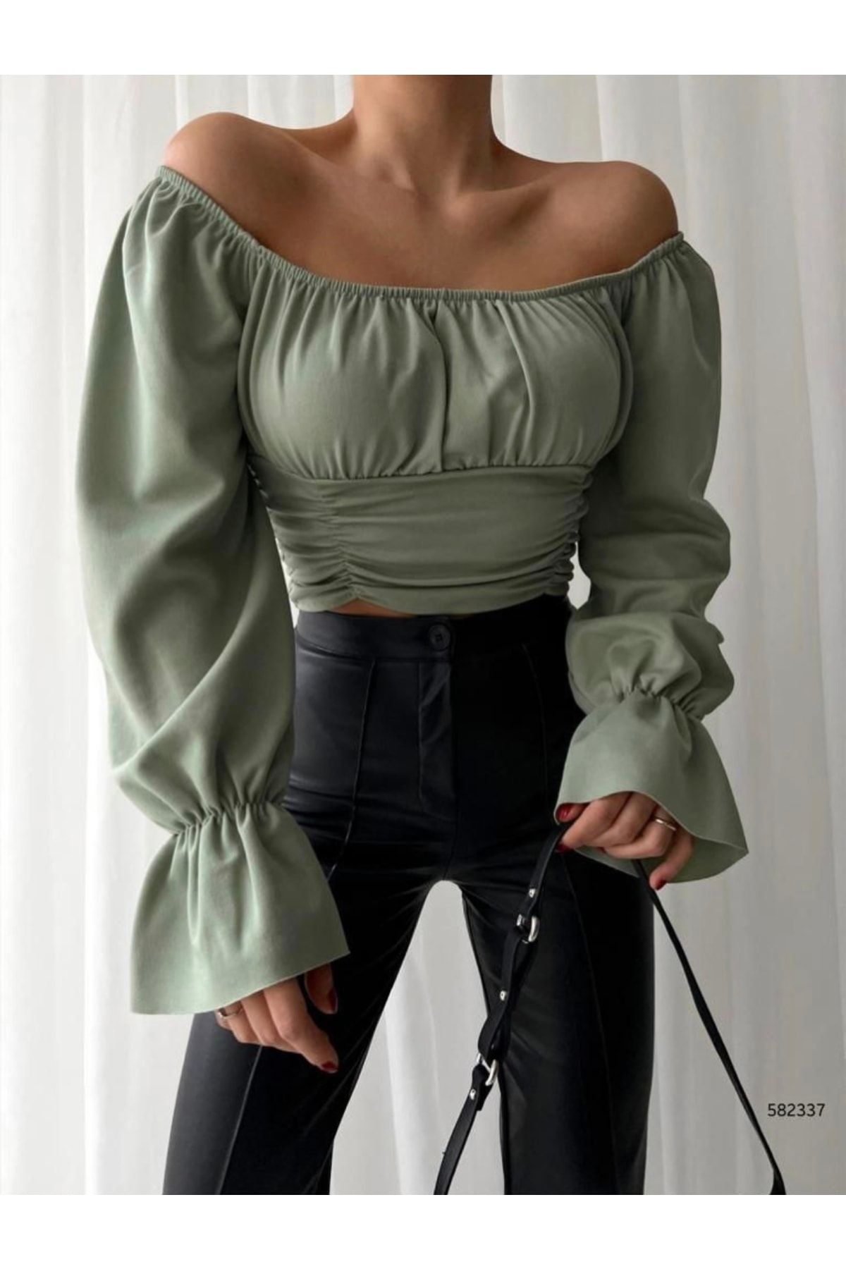Glowear Atelier Kadın Madonna Yaka Mint Yeşili Kol Detaylı Bluz