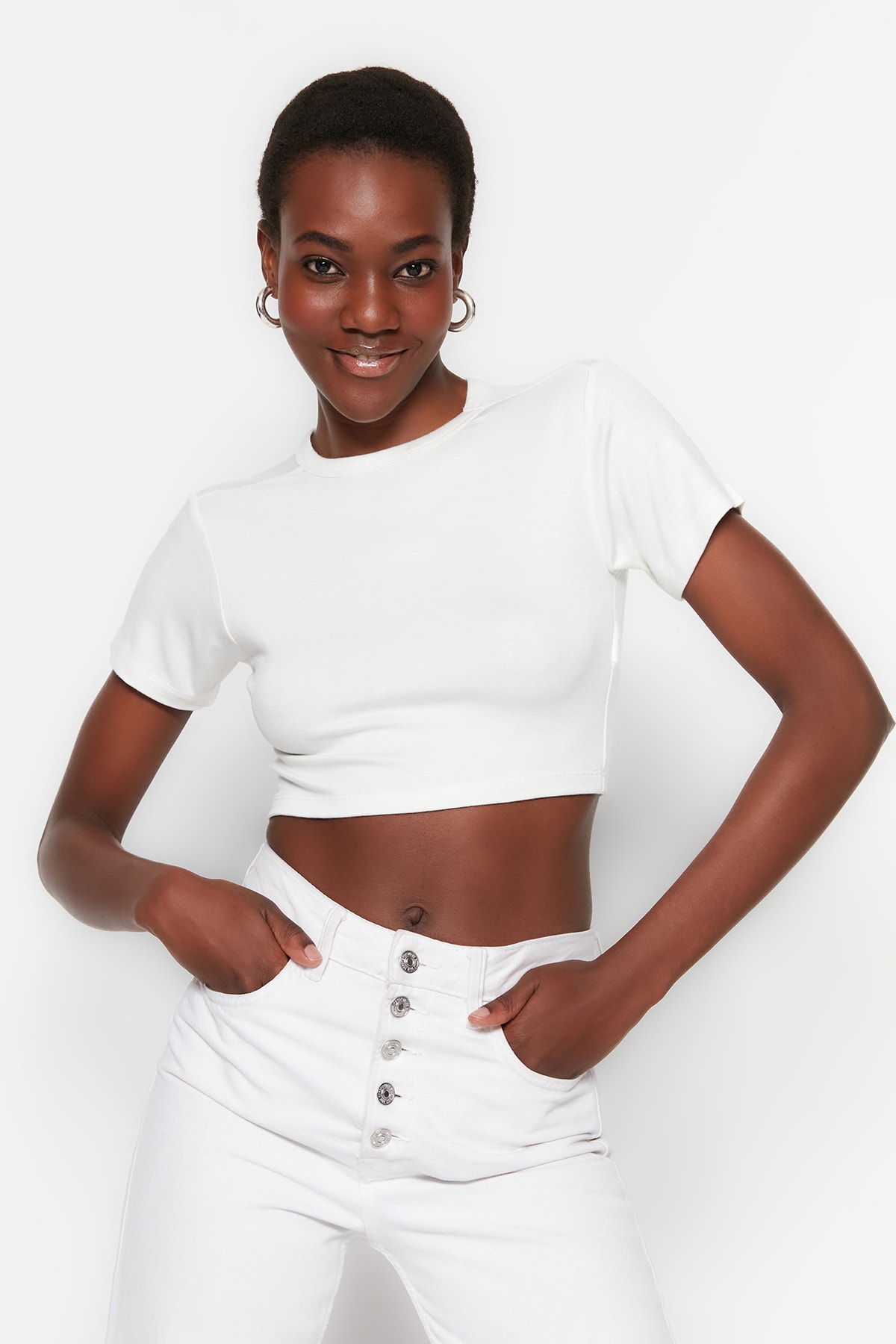 Trendyolmilla  Siyah-Ekru 2'li Paket Crop Viskoz/Yumuşak Kumaş Esnek Örme Bluz TWOSS23BZ00108 - Görsel 4