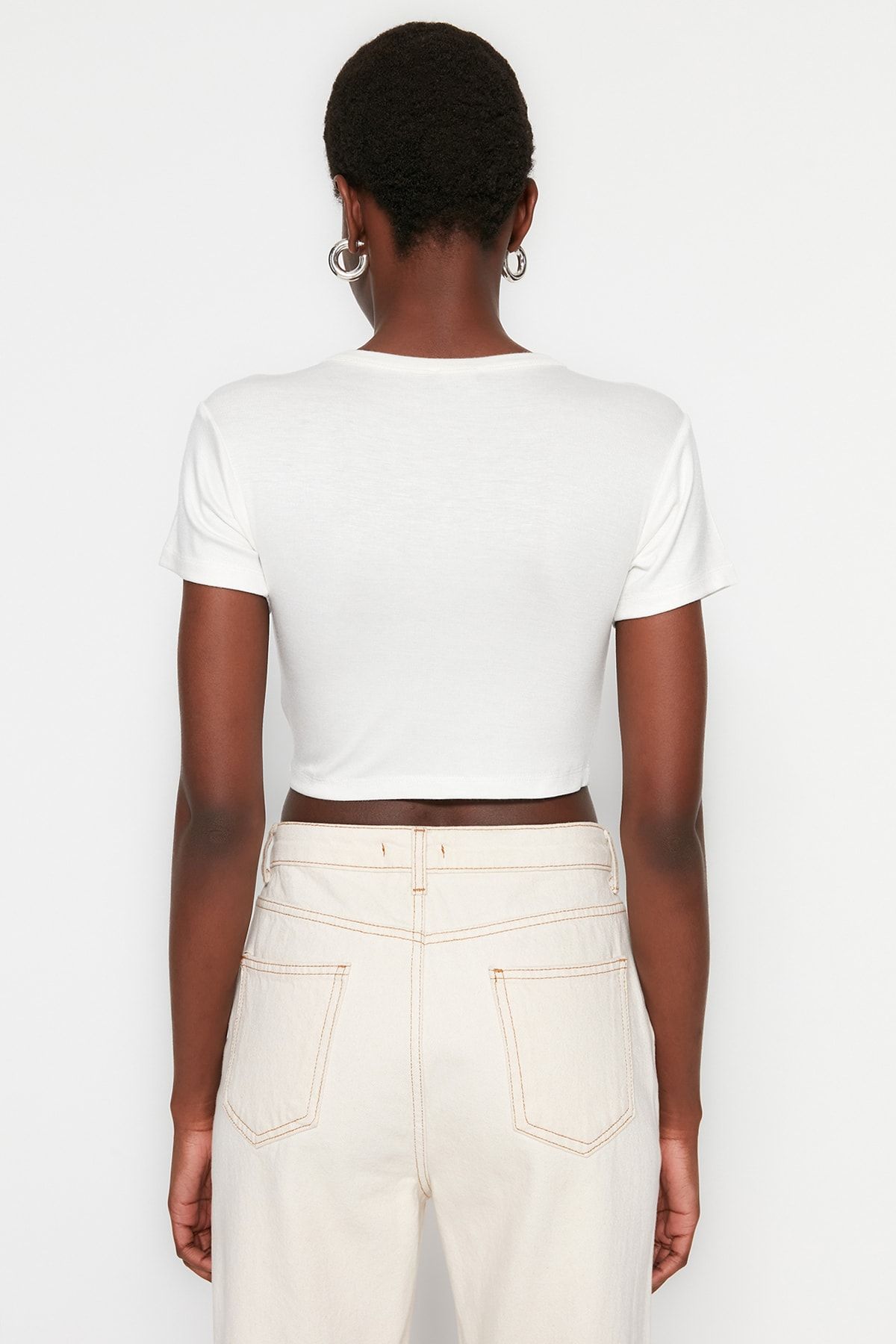 Trendyol Collection-Premium Ecru-Ecru Braun gestreifte 2er-Pack Viskose-Crop-Stretch-Strickbluse TWOSS23BZ00194 14