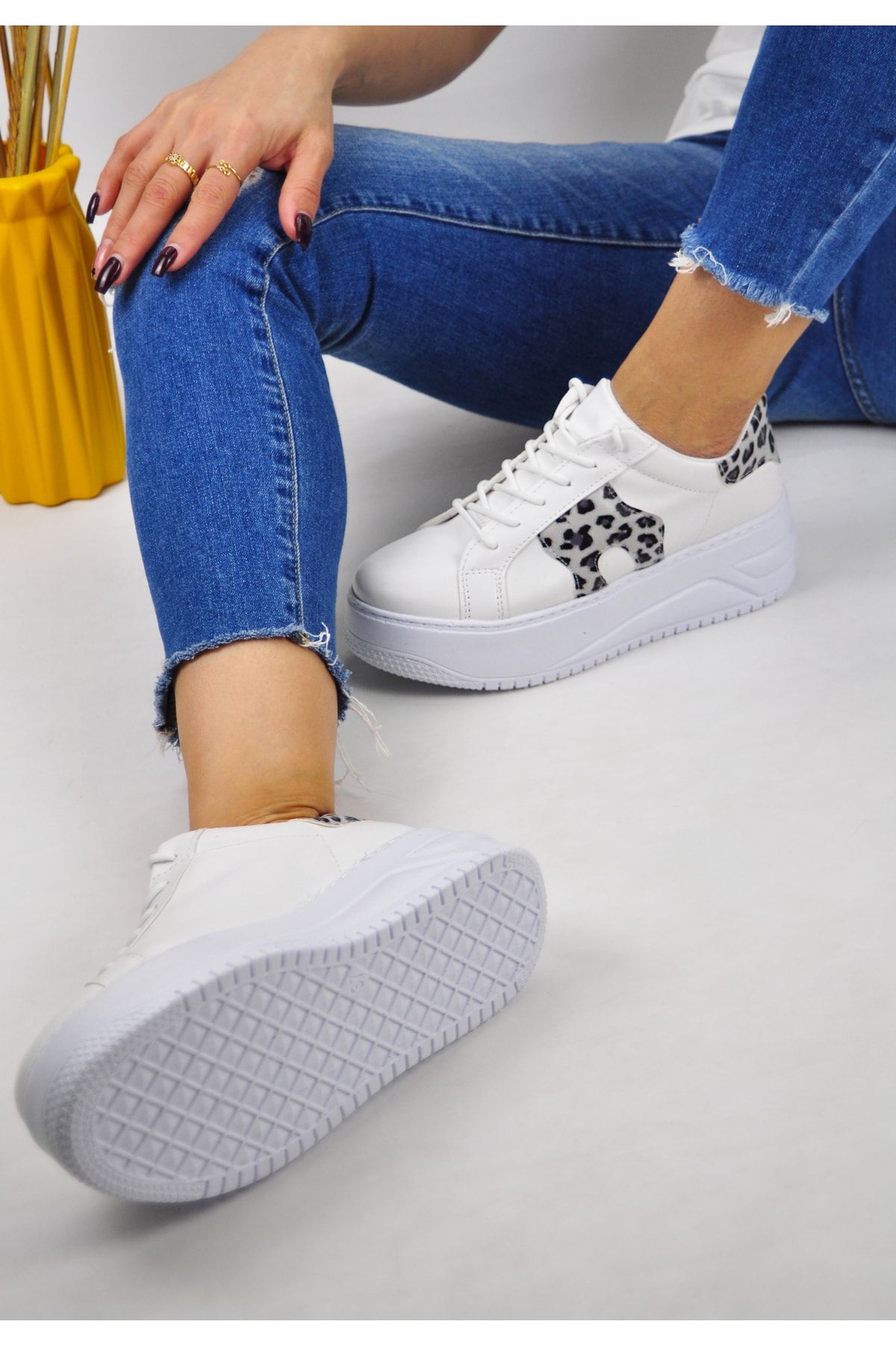 Miss Ezze Sneakers White Flat