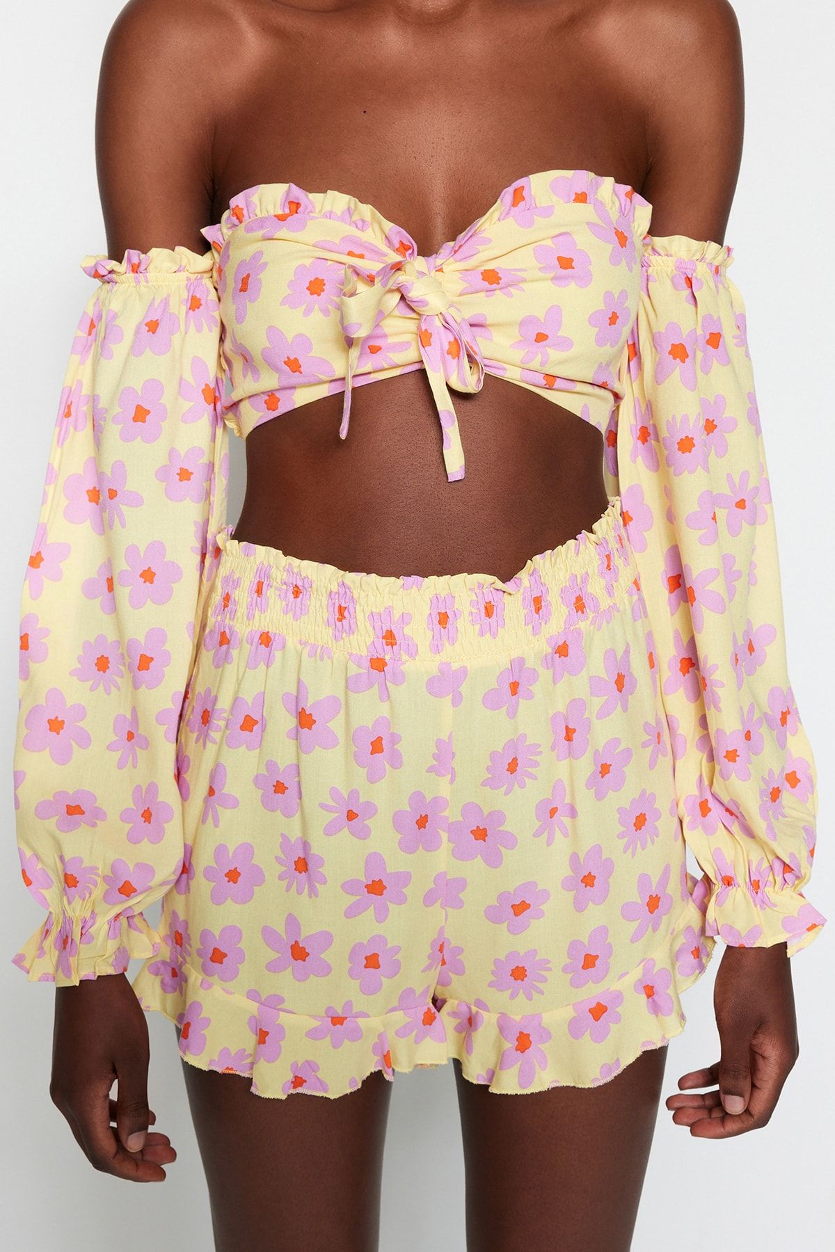 Trendyol Collection-Lilafarbenes Set aus Strandbluse und Strandshorts mit Blumenmuster TBESS22AU0016 4
