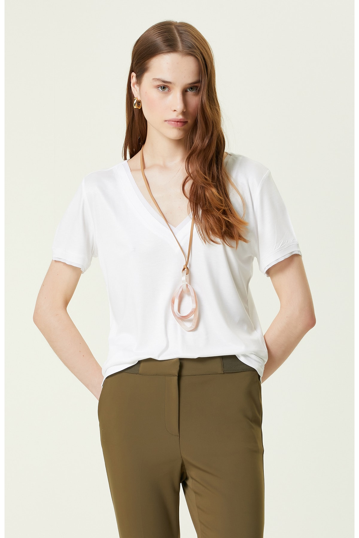 Network Beyaz Kısa Kollu V Yaka T-shirt