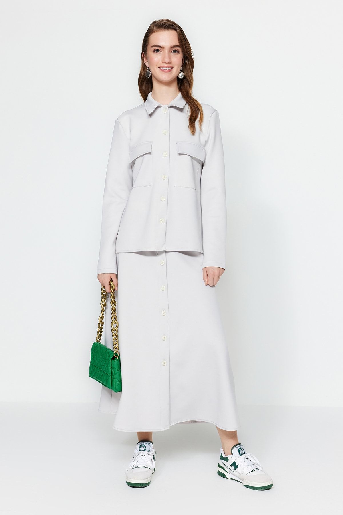 Trendyol Modest-بدلة محبوكة بتفاصيل أزرار رمادية وسترة وتنورة TCTSS23US00052 1