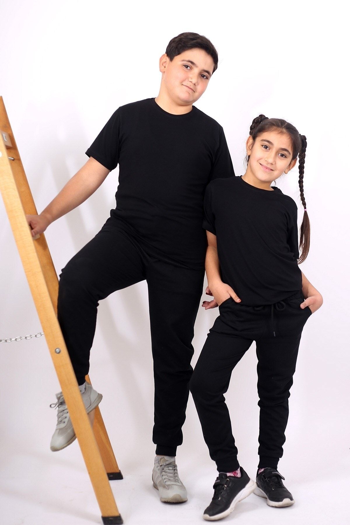 Çiggo Kids-Unisex 1 απλό φούτερ Jogger και 1 απλό βαμβακερό μπλουζάκι Basic 6